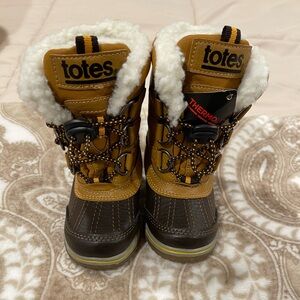 NWOT! totes Baby Winter Boots!